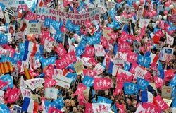Тысяча парижан проголосовали против однополых браков