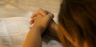 Я снова и снова Тебя призываю Я снова и снова Тебя призываю