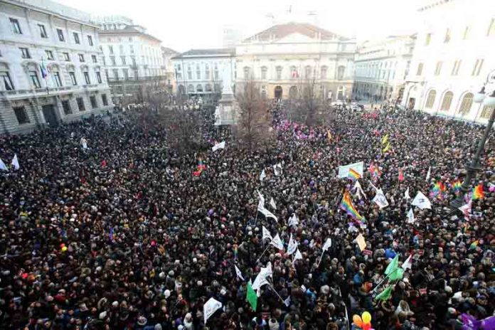 В Италии прошёл многотысячный протест против гей-браков В Италии прошёл многотысячный протест против гей-браков