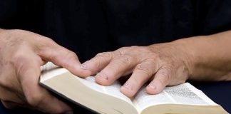 Как хочется открыть вдруг Божье Слово Как хочется открыть вдруг Божье Слово