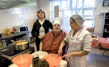 Раздели с голодным хлеб твой Раздели с голодным хлеб твой