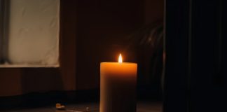 Груз лет своих несём мы на плечах